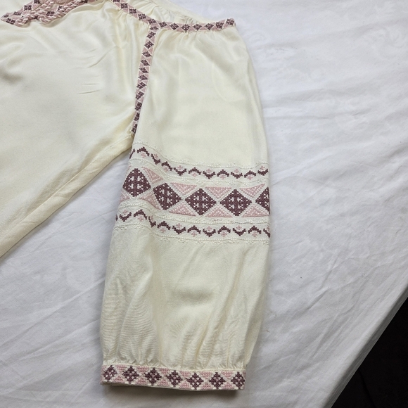 Solitaire Cream Embroidered Blouse Size L - Picture 11 of 12